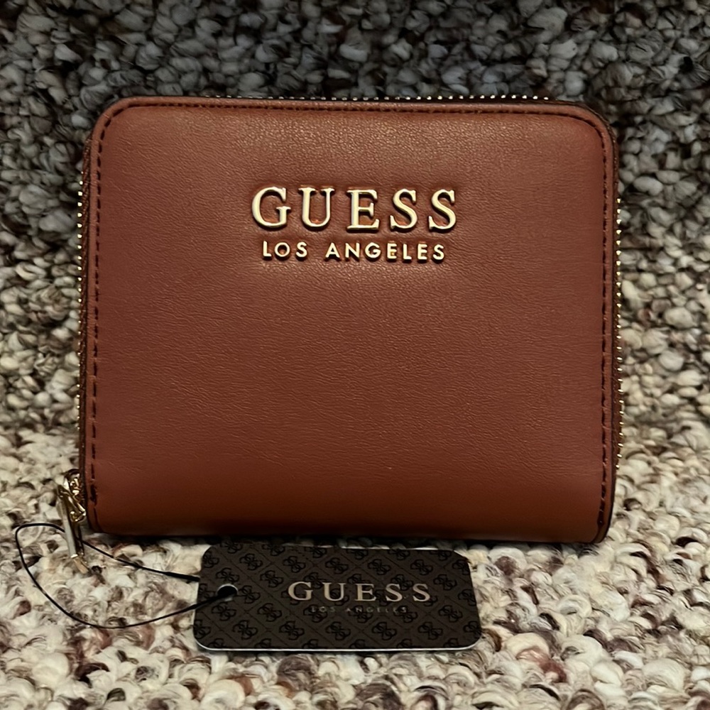 Guess zip wallet